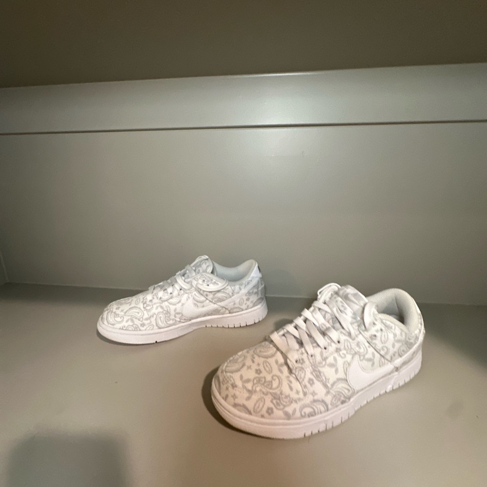 White  paisley nike low dunk shoes